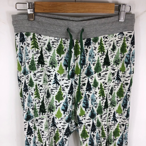 Theo & Leigh | Pine Tree Christmas Pajama Set - Picture 7 of 8